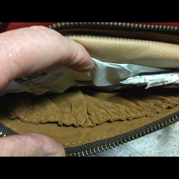 NWT PATRICIA NASH CROSSBODY, Red FLORAL - Picture 6 of 9